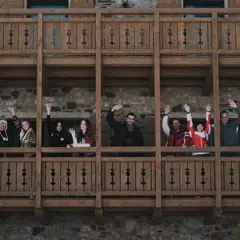 Gemeinsam strahlen, gemeinsam erleben – Freundschaft in den Berg