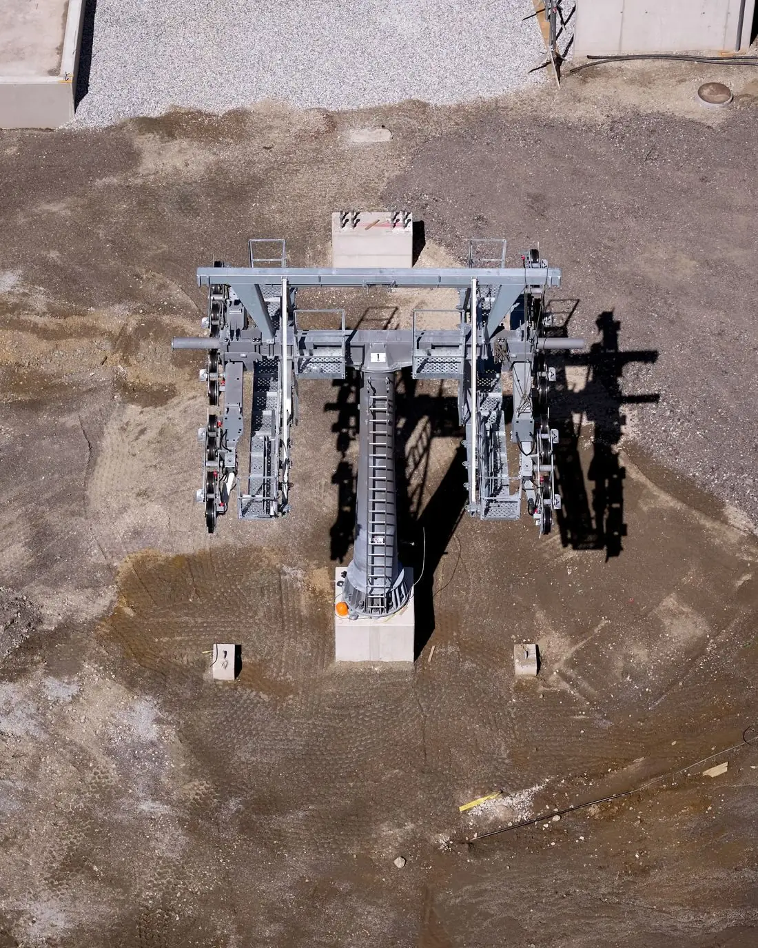 Bau einer neuen Liftstütze der Almbahn am Katschberg, von oben fotografiert