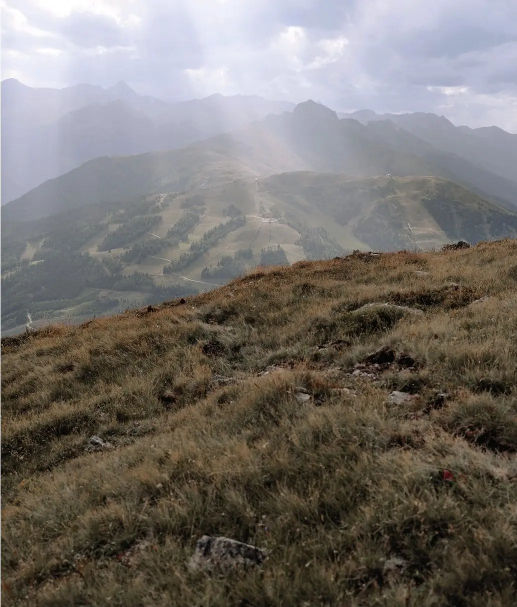 Lichtstimmung über den Bergen am Katschberg im Herbst