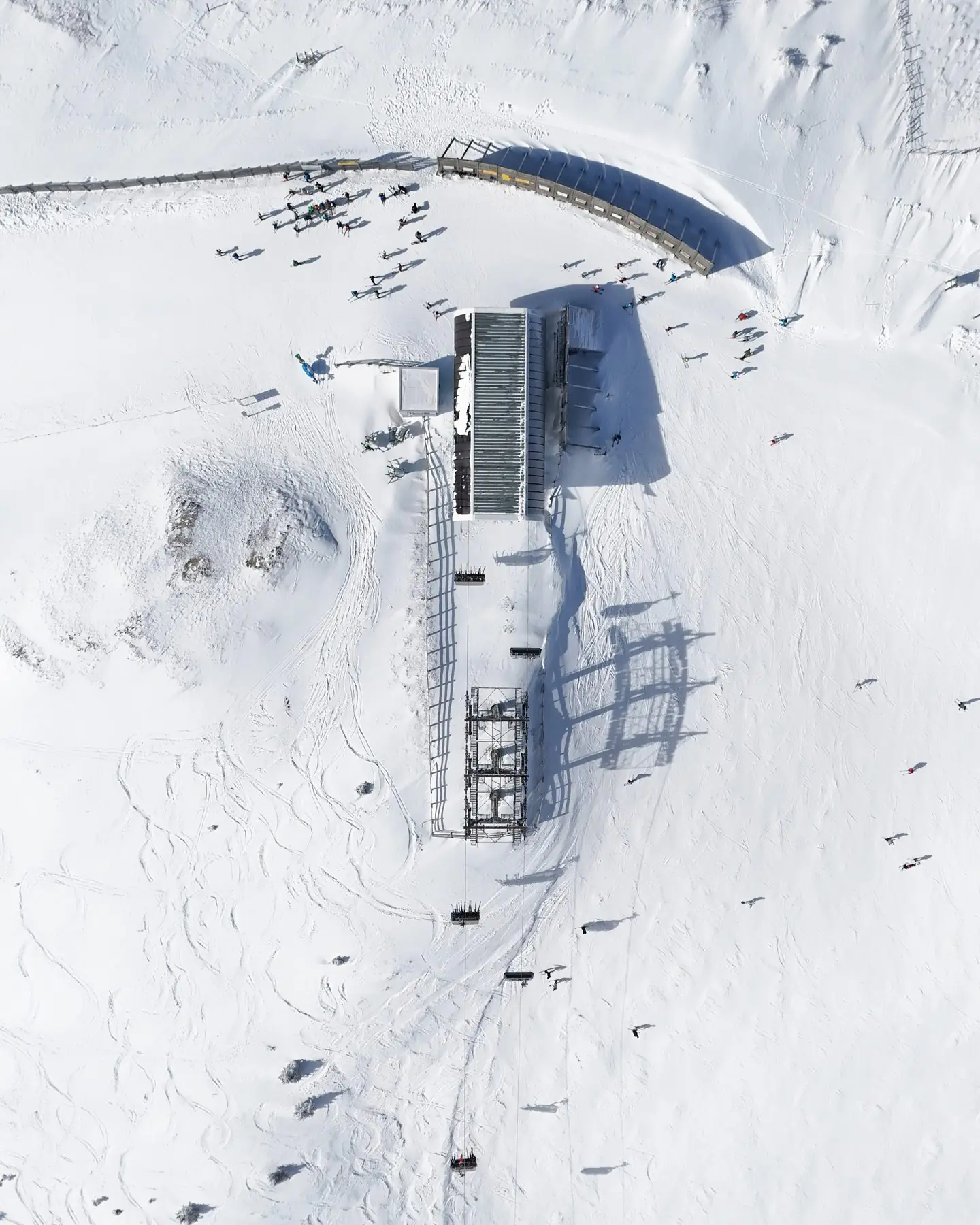 Tschaneckbahn-Bergstation von oben mit Katschis Fotopoint