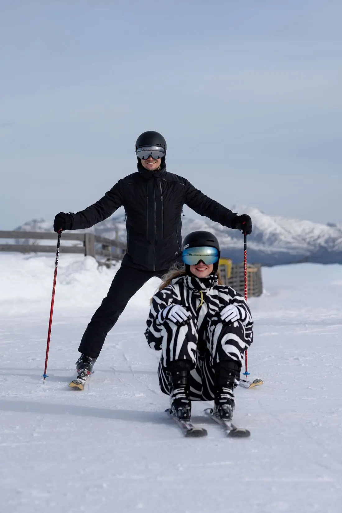 Sophie Stora im Zebra-Skianzug
